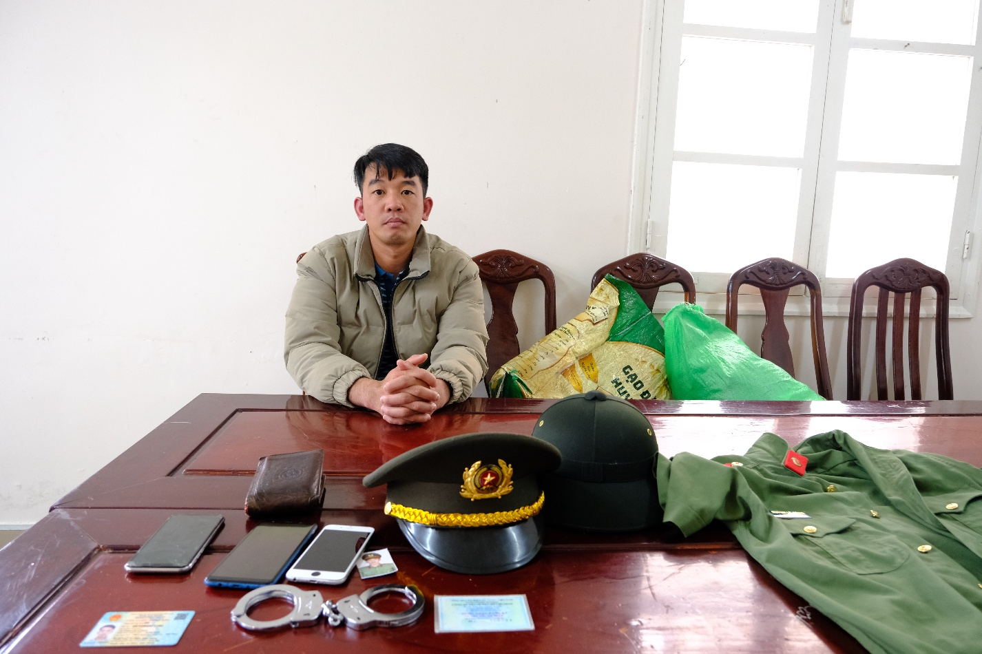 Bắt quả tang đối tượng giả danh Công an