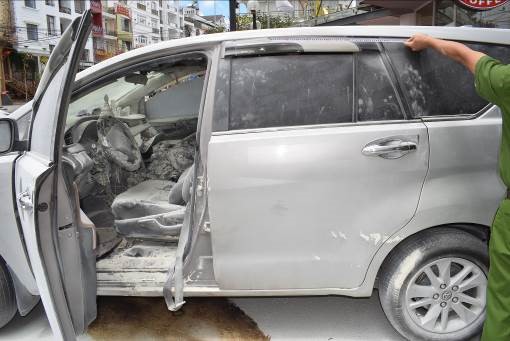 Hiện trường vụ việc cháy xe ô tô