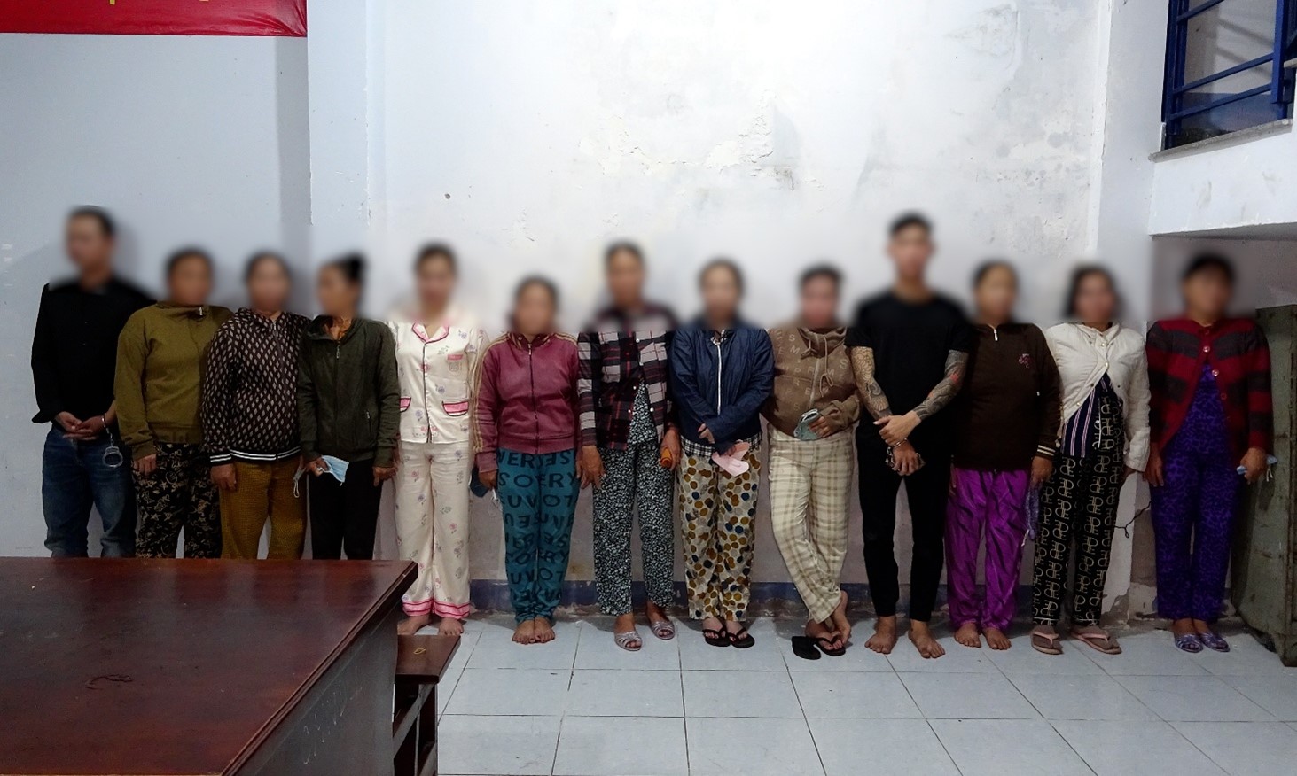 Công an phường Phú Thủy bắt quả tang 13 đối tượng đánh bạc