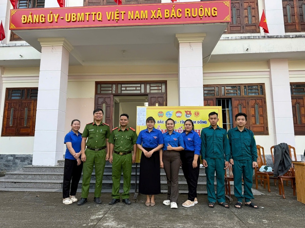 Lực lượng Công an cơ sở chung tay hướng về miền Trung – sẻ chia khó khăn với đồng bào vùng lũ