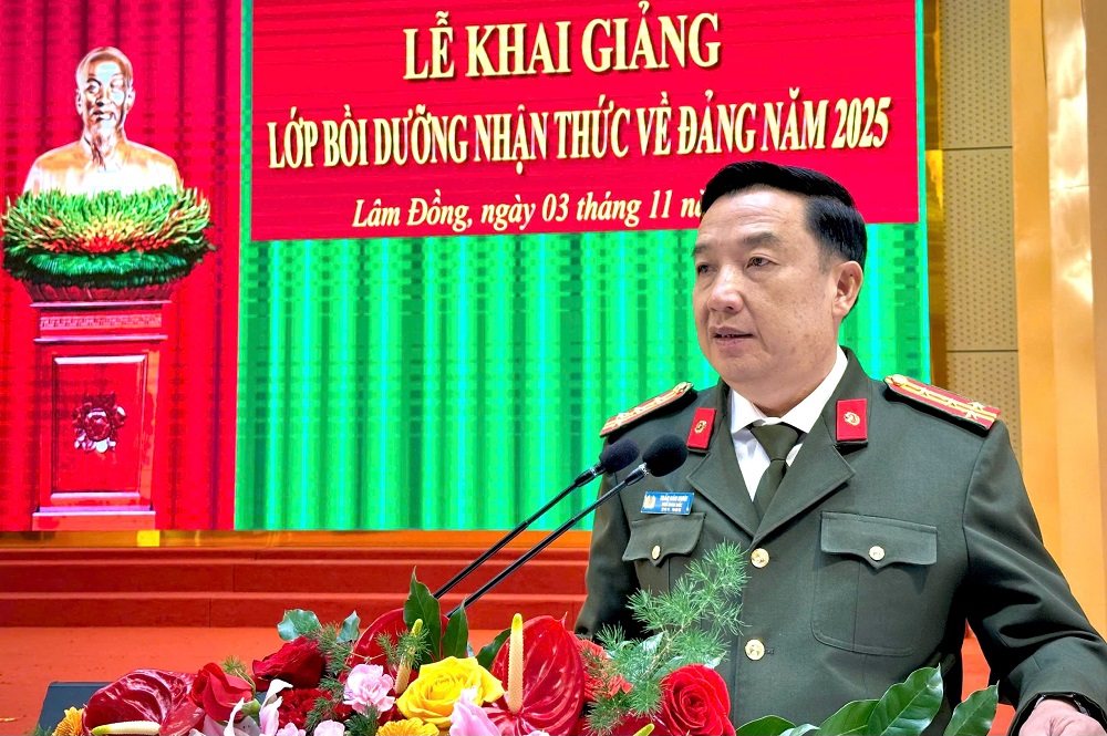 Đảng ủy Công an tỉnh tổ chức khai giảng lớp bồi dưỡng nhận thức về Đảng năm 2025