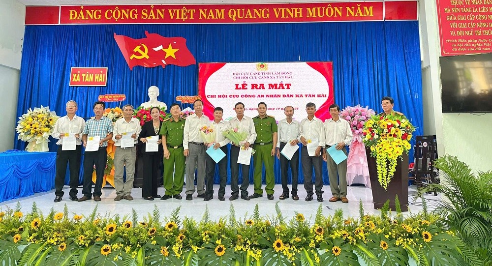 Công an xã Tân Hải tham mưu tổ chức thành công lễ ra mắt Hội Cựu Công an nhân dân xã Tân Hải