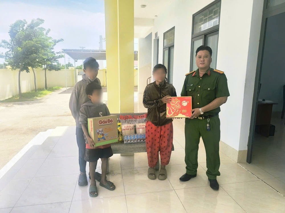 Công an xã Vĩnh Hảo triển khai mô hình “Địa chỉ đỏ” – dấu ấn nghĩa tình của người chiến sĩ Công an nhân dân