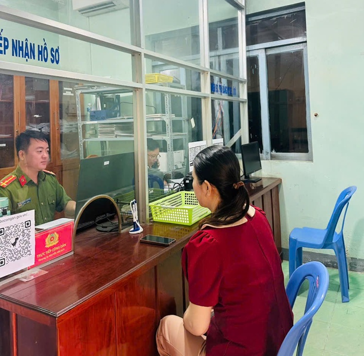 Công an xã Tánh Linh tăng cường tổng rà soát, làm sạch dữ liệu đăng ký xe và giấy phép lái xe