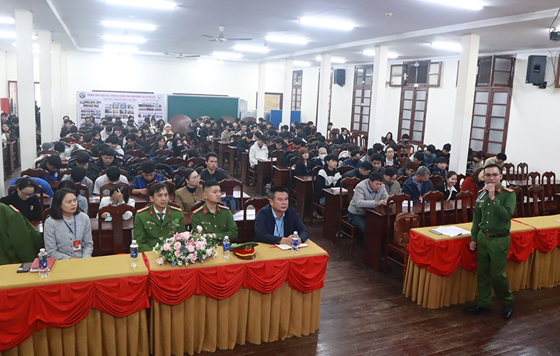 Tuyên truyền chiến dịch “Không một mình – Cùng nhau an toàn trực tuyến” tại các cơ sở giáo dục trên địa bàn tỉnh Lâm Đồng