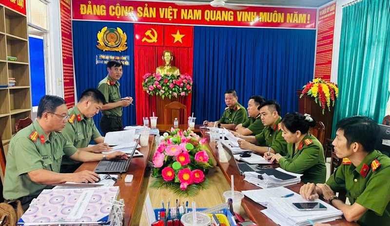 Đi từng địa bàn, nắm vững cơ sở – Cơ quan UBKT Đảng ủy Công an tỉnh theo sát, hướng dẫn công tác kiểm tra, giám sát tại cơ sở